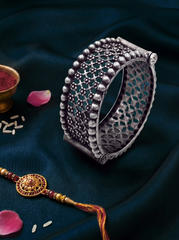 Phullara Rakhi Gift Set for Sister – Peacock Silver