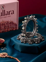 Phullara Rakhi Gift Set for Sister – Peacock Silver