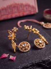 Phullara Rakhi Gift Set for Sister – Meenakari Gold Edit